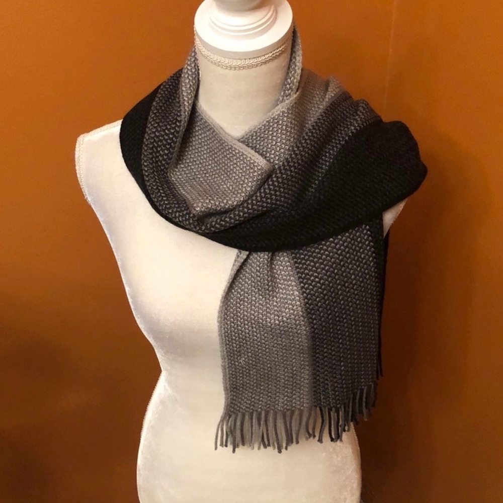 ▪️Calvin Klein Scarf